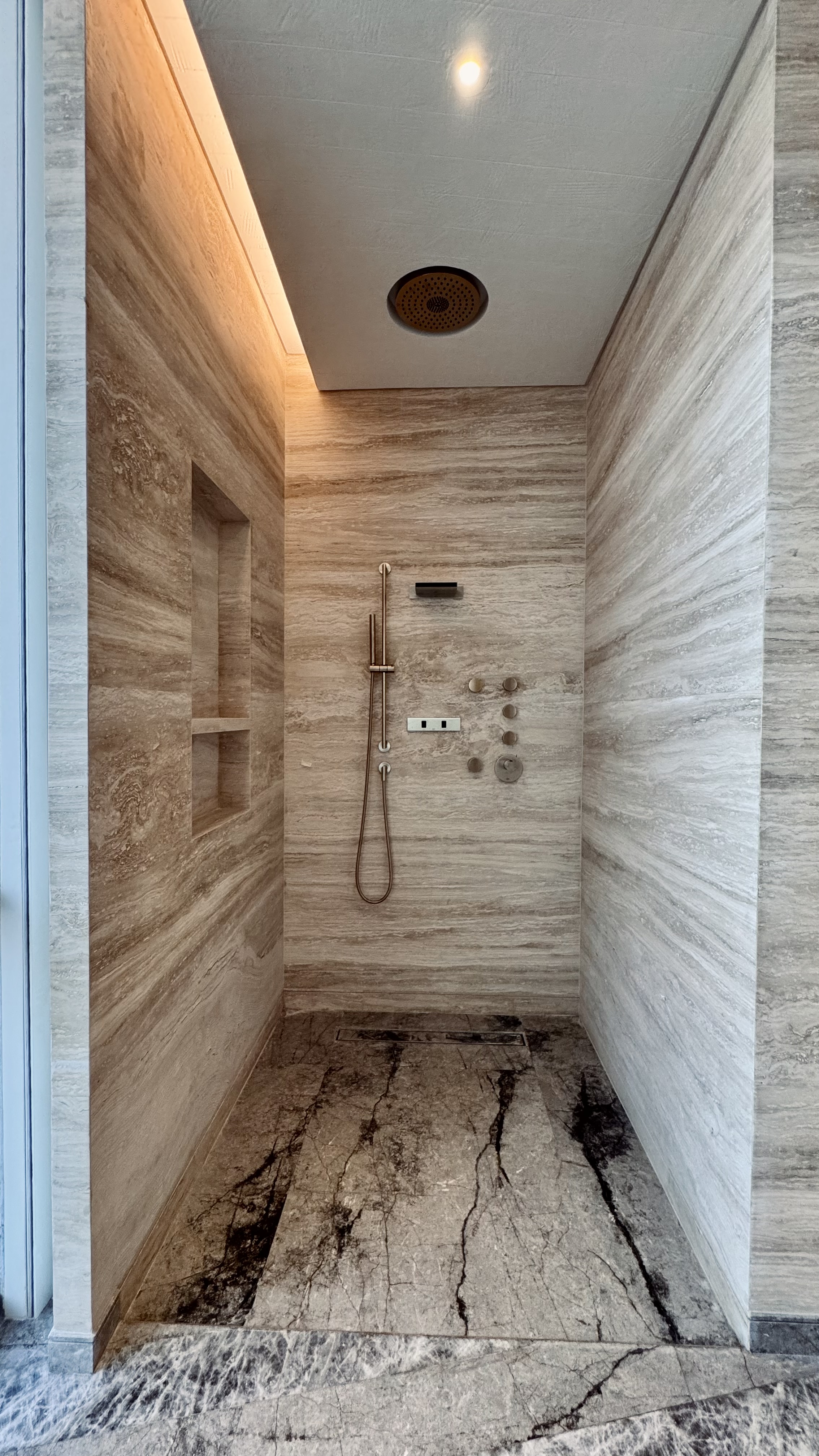 W Riyadh King Abdullah Financial District Shower